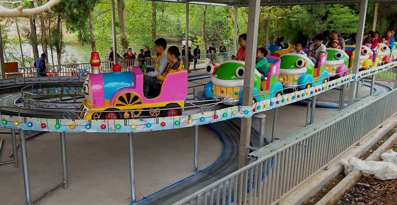 迷你穿梭小火車_大型游樂設(shè)備